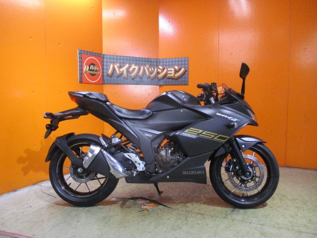 横から見てもこの通り状態グッド！ビギナーでも安心の純正フルノーマル車！乗り易いといえばこのジグサー！